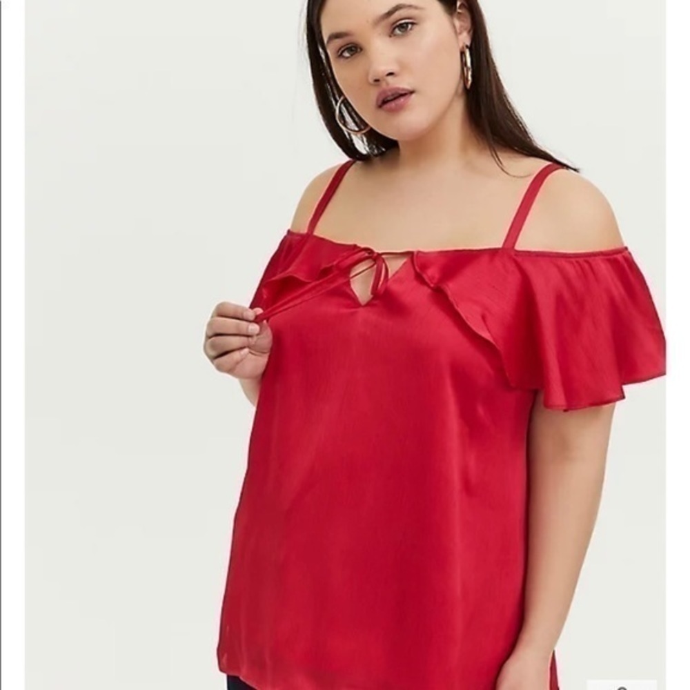 TORRID FUCHSIA PINK TEXTURED CHIFFON COLD SHOULDER TOP - Picture 4 of 7